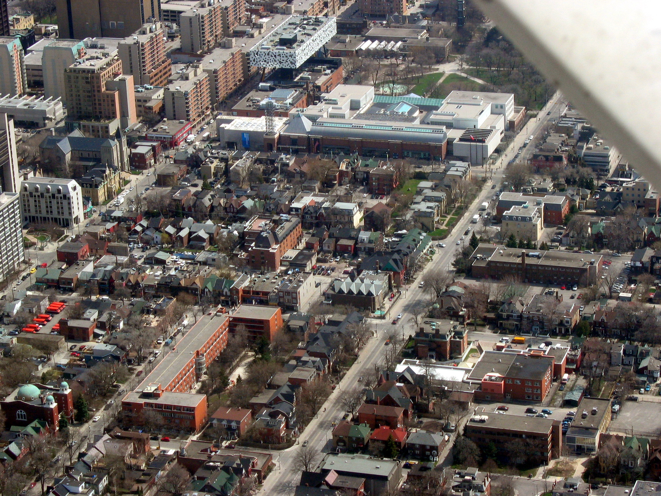 FLying over Toronto April 20 2004 13.jpg